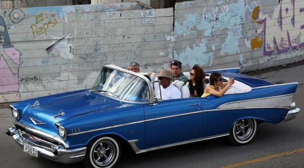 La moda de visitar Cuba ha vivido una época de esplendor en los dos últimos años con récords en la llegada de turistas. Foto: EFE