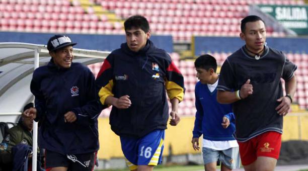 Los atletas se entrenan en estos días en los parques de la ciudad y en la pista del Atahualpa. Foto: Archivo / ÚN