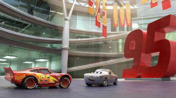 La tercera entrega de la saga automovilística creada por el estudio Pixar tiene como protagonista de nuevo al automóvil de carreras. Foto: IMDB