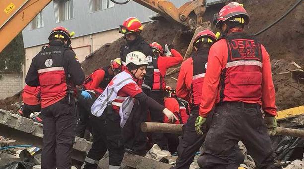 La emergencia es atendida por 30 efectivos de los bomberos. Foto: Eduardo Terán / ÚN