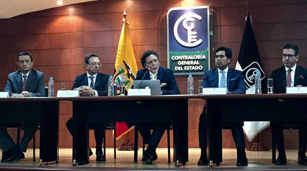El contralor Pablo Celi presentó el informe definitivo del examen que hizo a la deuda pública. Foto: Diego Pallero / ÚN