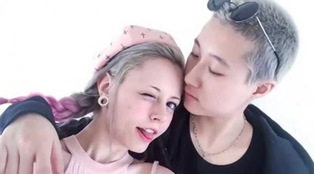 Etta publicó junto a su novia un video en Youtube. Foto: captura