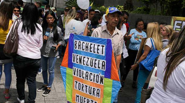 Empleados de los sectores de la salud y la educación, familiares de opositores presos y extrabajadores petroleros se concentraron en distintos puntos de Caracas. Foto: AFP