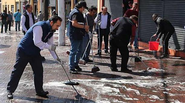Trabajadores del Municipio y vecinos unieron fuerzas para dejar bien limpia la zona de La Marín. Foto: ÚN