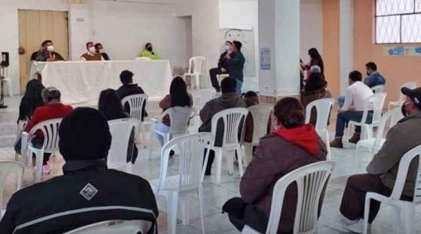 Reunión en Guamaní, el viernes 30 de julio del 2021, de la Zonal Quitumbe sobre regularización. Foto: cortesía Municipio de Quito