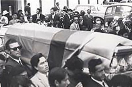 El masivo cortejo fúnebre de hace 50 años.