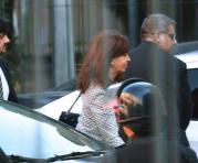 Cristina Fernández, cuando llegaba hoy a los tribunales federales. Foto: EFE