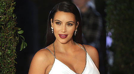 Kim Kardashian se hizo famosa cuando sali&oacute; a la luz un video sexual de ella y su entonces novio, el cantante Ray J. Foto: Archivo AFP