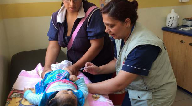 En el Centro de Salud del Centro Histórico se aplican vacunas para los menores de 2 años. Foto: Betty Beltrán / ÚN