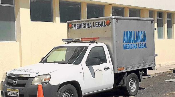 Al Departamento Médico Legal acudió la familia de la joven de 14 años. Foto: Patricia Gonzalez / ÚN