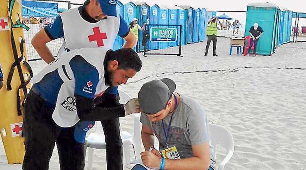 Los voluntarios están en los sitios más visitados por el feriado. Foto: cortesía Cruz Roja Ecuatoriana