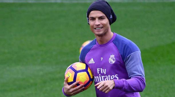 Cristiano Ronaldo asiste a una sesión de entrenamiento en la Ciudad Deportiva de Valdebebas en Madrid el 5 de noviembre de 2016.  Foto: AFP