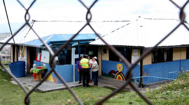 Policías fueron al centro infantil Santa Cruz en busca de pistas que permitan dar con los choros. Foto: Eduardo Terán/ ÚN