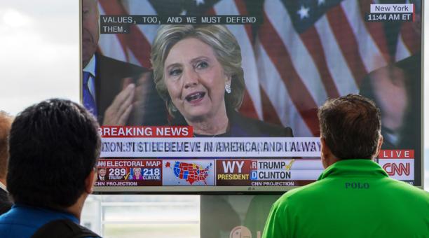Hillary Clinton se dirigió a los estadounidenses en un discurso tras su derrota. Foto: AFP