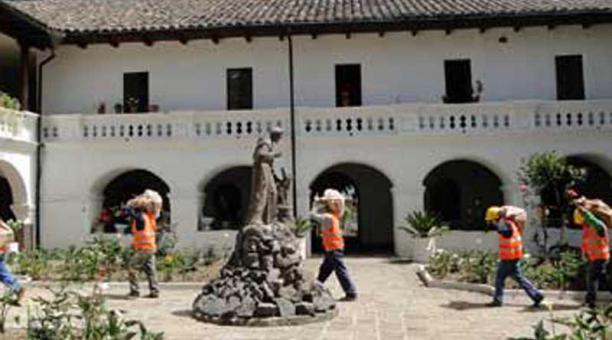 Las obras de reforzamiento en iglesias de Quito, después de los sismos de este año, se ejecutan. Foto: IMP