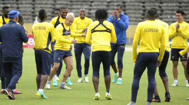 La Selección ecuatoriana durante un entrenamiento este lunes 14 de noviembre del 2016. Foto: API