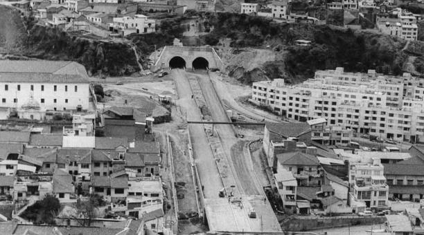 Construcción de los túneles en San Diego, San Roque y El Tejar, en Quito. Foto: Archivo Histórico / ÚN