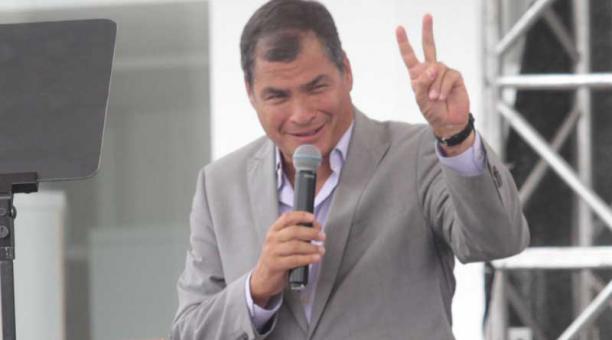 El presidente Rafael Correa bromea y simula un golpe. El video se viraliza en redes sociales. Foto: Archivo / ÚN