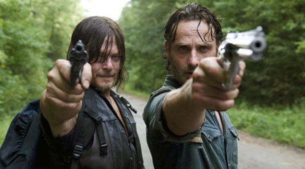 Los dos actores principales de la serie de televisión The Walking Dead. Foto: Infobae