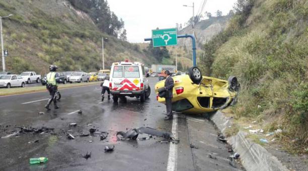 Accidente de tránsito en la avenida Simón Bolívar este viernes 2 de diciembre del 2016. Foto: Cortesía / COE Metropolitano