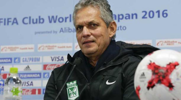El entrenador del Atlético Nacional Reinaldo Rueda da una rueda de prensa oficial en Suita, prefectura de Osaka (Japón). Foto: EFE