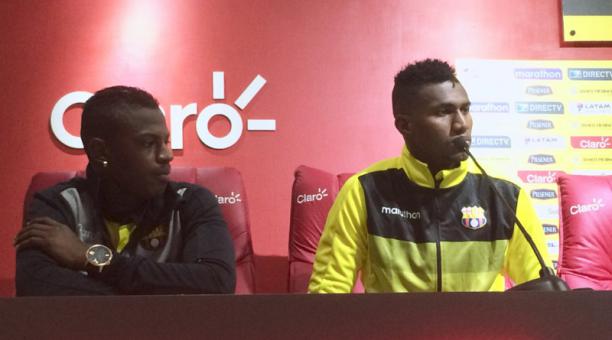 Los jugadores de Barcelona hablaron con la prensa en Guayaquil. Foto: Ronald Ladines / ÚN