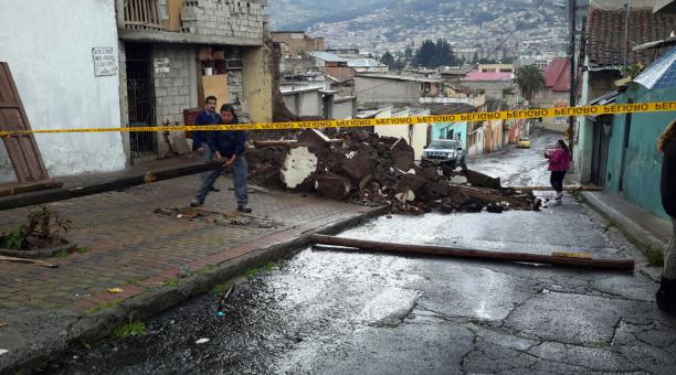 Una vivienda ubicada en el sur de Quito se derrumbo debiso a las lluvias, Foto: Cortesía