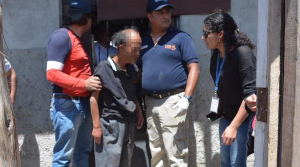 El hombre que vivió entre animales fue rescatado por unidades de socorro de Quito. Foto: Cortesía COE