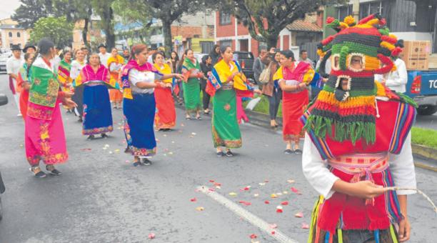 Danza y vacas locas son parte de las tradiciones en Conocoto. Foto: Ana Guerrero/ÚN