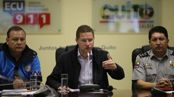 Alcalde de Quito, Mauricio Rodas, dio una rueda de prensa en el ECU 911 sobre el plan de emergencia por el invierno. Foto: Alfredo Lagla / ÚN