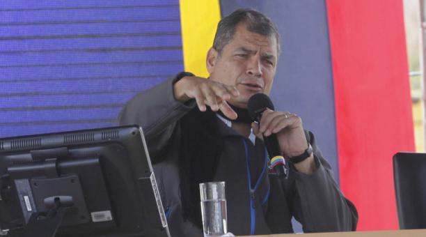 El presidente Rafael Correa siguió el Diálogo presidencial y lo comentò en su cuenta de Twitter. Foto: Referencial