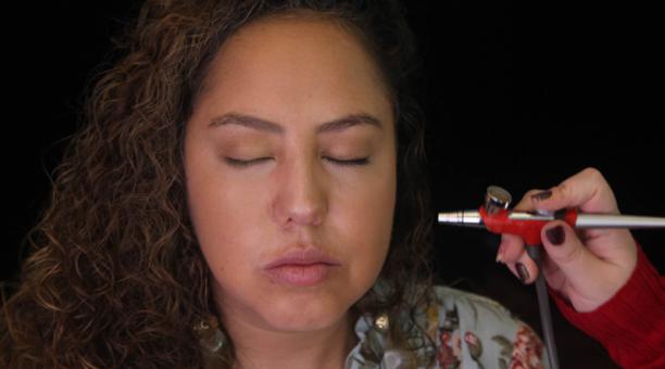 Ciertos estudios de maquillaje en Quito ofrecen esta novedosa técnica de belleza. Paúl Rivas / ÚN