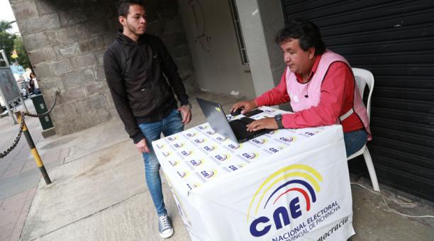 El CNE continúa entregando información respecto a los padrones y sitios de votación. Foto:Diego Pallero / ÚN