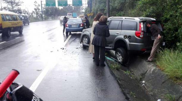 Accidente en la avenida Simón Bolivar la mañana del lunes 13 de febrero del 2017. Foto: Cortesía / AMT