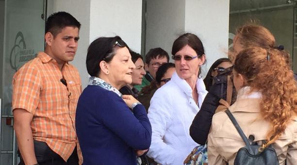 Anne Malherbe (de blanco) asistió a la Corte Provincial. Foto: Eduardo Terán / ÚN