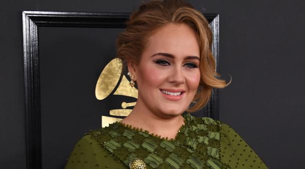 Adele durante la ceremonia de entrega de los 59th Grammy Awards. Foto: AFP