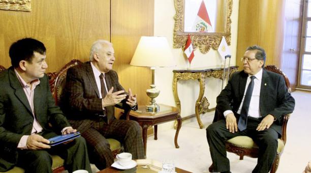 El viernes 3 de marzo 2017 se reunió en Lima el fiscal de Ecuador Galo Chiriboga y el fiscal del Perú Pablo Sánchez. Foto: Fiscalía