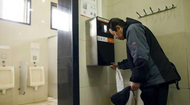 Un parque de Pekín usa reconocimiento facial para evitar el robo de papel higiénico. Foto: Agencias