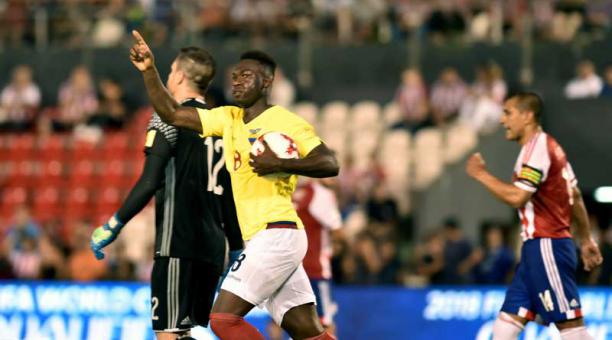 Con el gol de penal ante Paraguay, Felipe Caicedo está segundo en la tabla de goleadores de las eliminatorias sudamericanas. Foto: AFP
