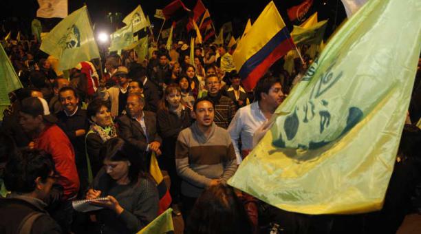 Simpatizantes de Alianza País celebraron en la tribuna De los Shyris. Foto: Patricio Teran / ÚN