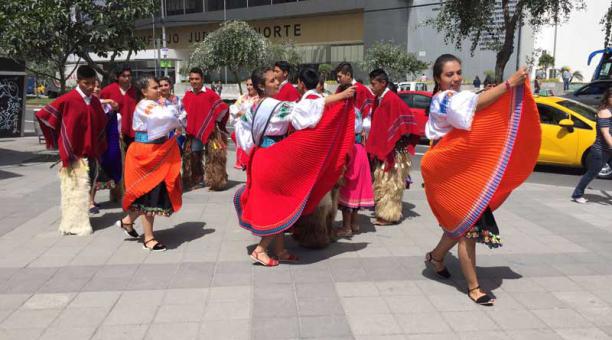 En el norte de Quito con danza y música se realizó la presentación de la Ruta escondida. Foto: Ana Guerrero.