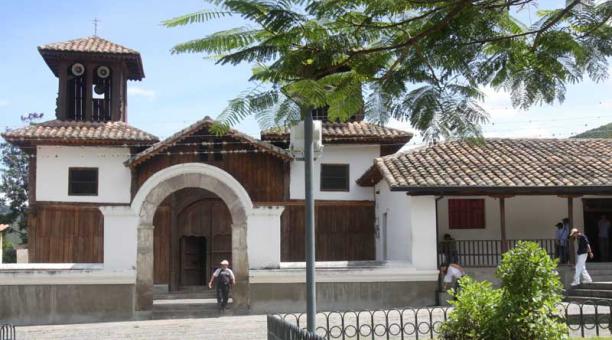 La iglesia de Perucho es parada obligada en la Ruta Escondida de las parroquias del noroccidente. Foto: Archivo / ÚN