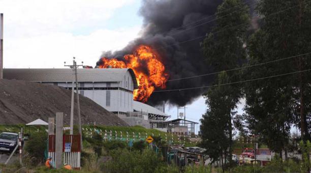 Se quemó una bodega de la fábrica Incinerox, en la que se almacenaban químicos peligrosos. Foto: Alfredo Lagla / ÚN