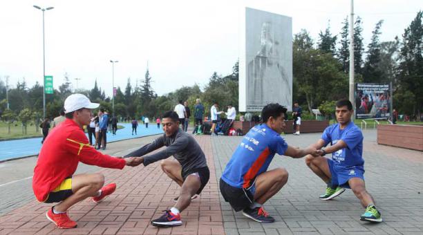 En el parque La Carolina se reúnen los atletas para entrenarse para la 15K. Foto: Julio Estrella / ÚN
