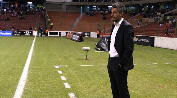 Gustavo Munúa, estratega de Liga de Quito no encuentra el equipo titular. Foto: API