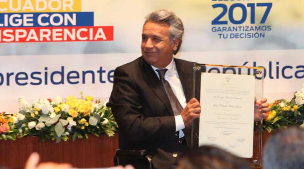 CNE entregó credencial de presidente a Lenín Moreno. Foto: Pavel Calahorrano / ÚN