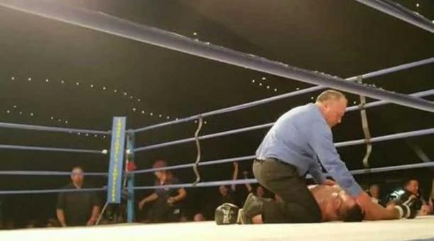 El boxeador había caído cinco veces en dos rounds, antes del golpe final, en una brutal pelea ante Adam Braidwood. Foto: Tomada de Infobae