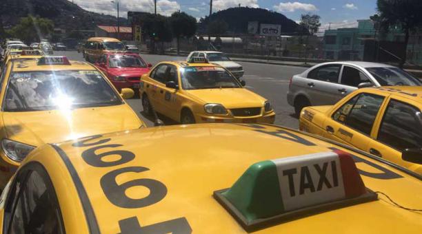 Al menos el10 por ciento de mujeres deben ser taxistas en las cooperativas de Quito. Foto: Paúl Rivas / ÚN