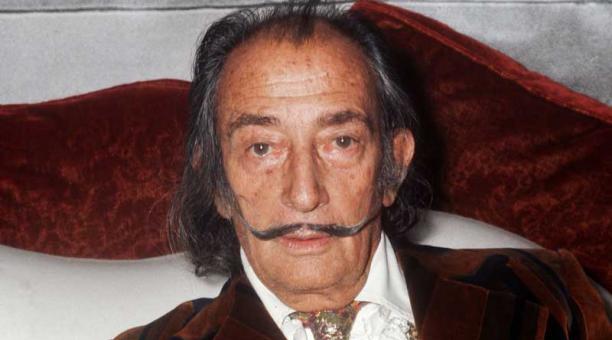 Esta foto de archivo tomada el 13 de diciembre de 1972 muestra al artista español Salvador Dali en París. España ordena el 26 de junio 2017 la exhumación de los restos de Dali en reclamo de paternidad.  Foto:  AFP