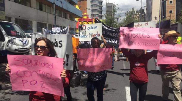 Durante la marcha los asistentes portaban carteles pidiendo más seguridad. Foto: Paúl Rivas / ÚN